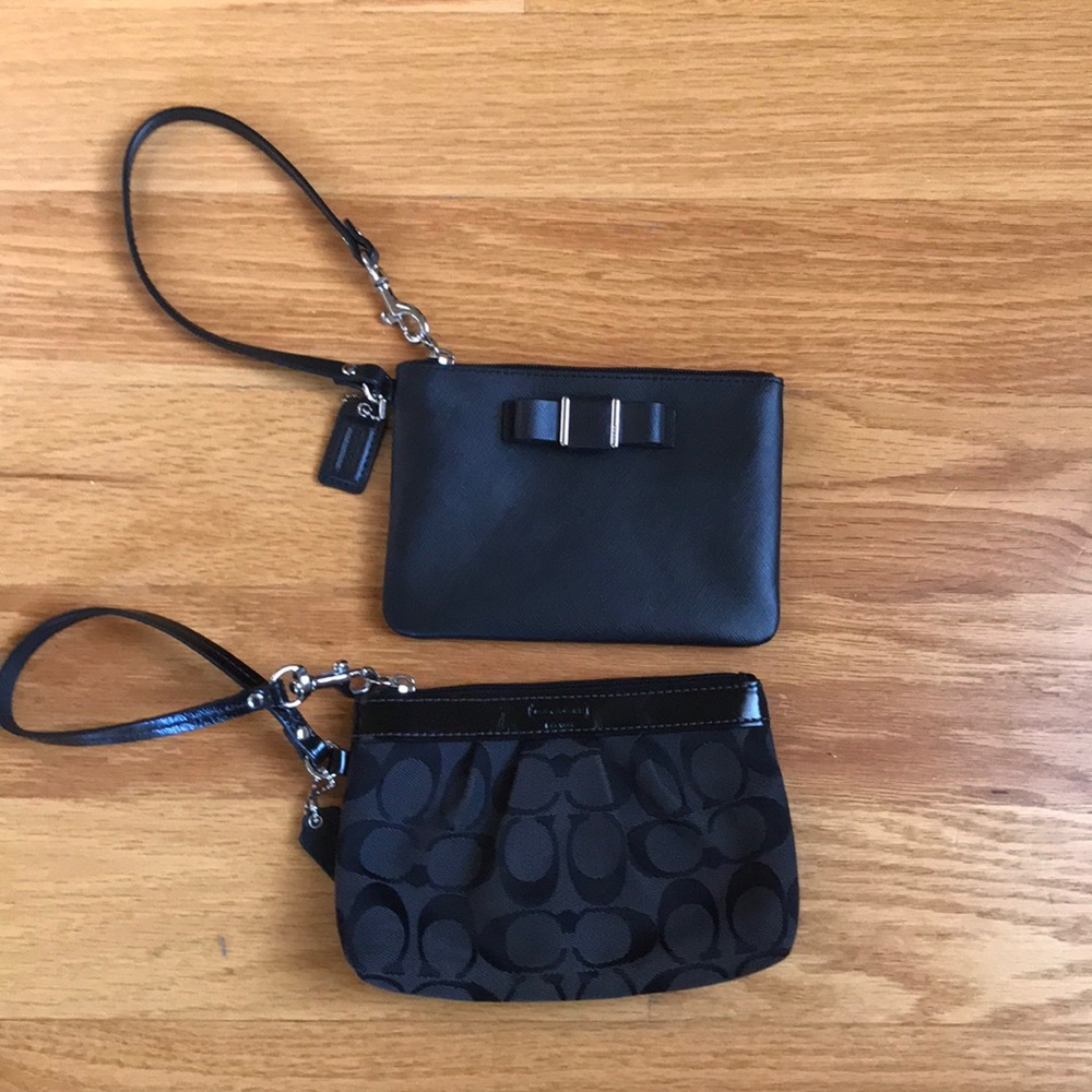 🌺2 authentic coach gently used wristlet black